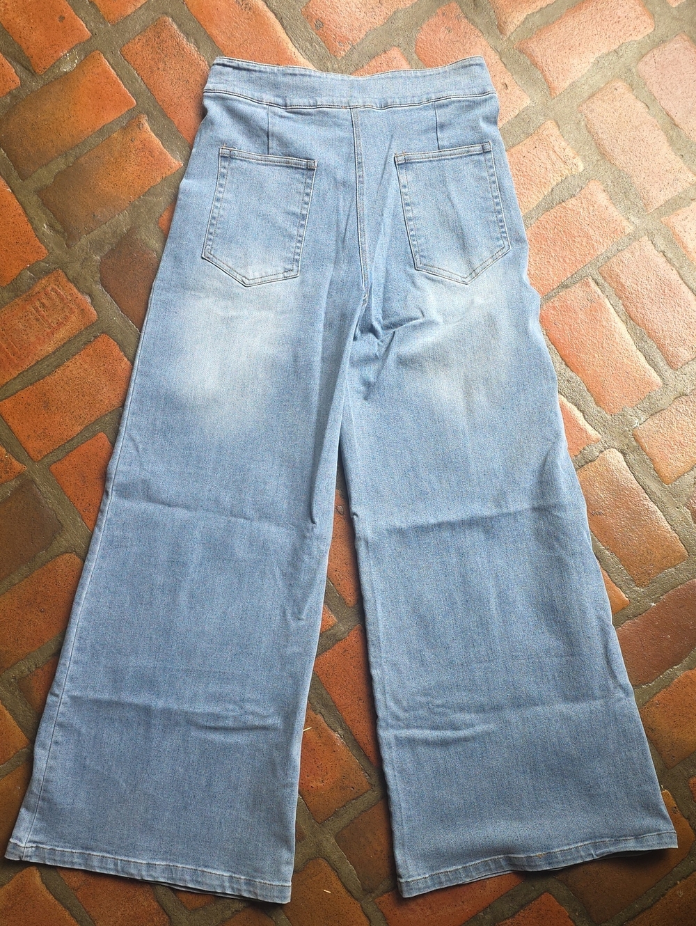 FATE Jeans - Picture 5 of 5